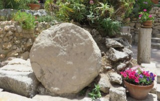 Jesus' death - stone rolled in front of the tomb